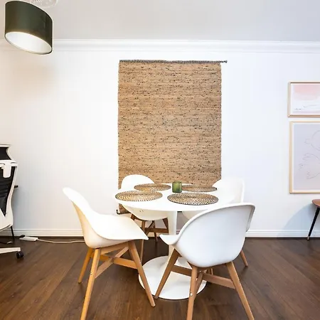 Apartmán Delightful City Centre With Balcony