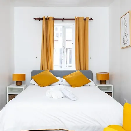 Apartmán Delightful City Centre With Balcony